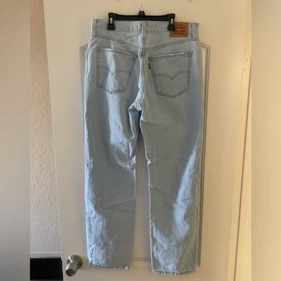 90’s style light wash Levi’s jeans - Picture 4 of 5